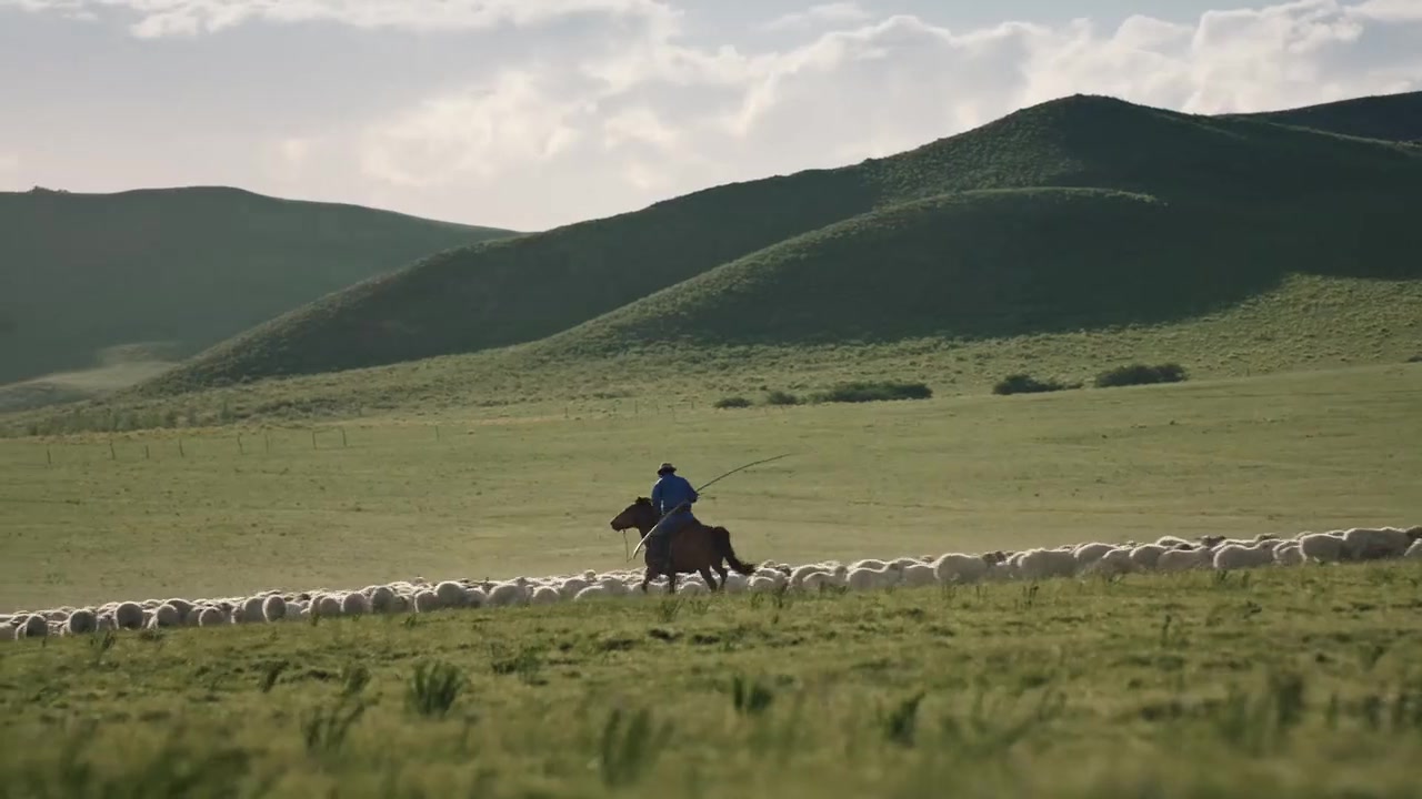 为人民服务影片中的真实生活场景